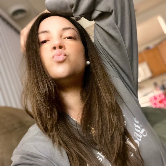 Meet your Posher, Sofia - Picture 2 of 2